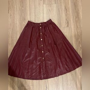 Zara women’s button front midi skirt, faux leather size medium burgundy color